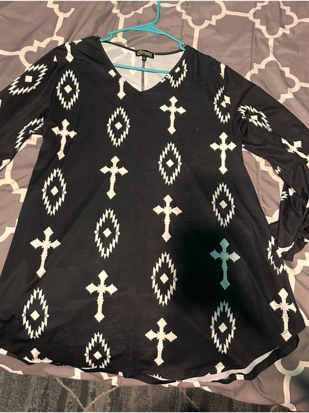 Cowgirl Hardware Black and White Cross Print V-Neck Top